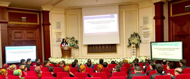 Seminar on establishing specialized courts 